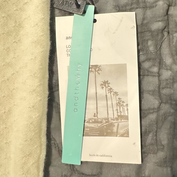 Cream Knit Short Sleeve Sweater
Size S/M - Picture 3 of 7